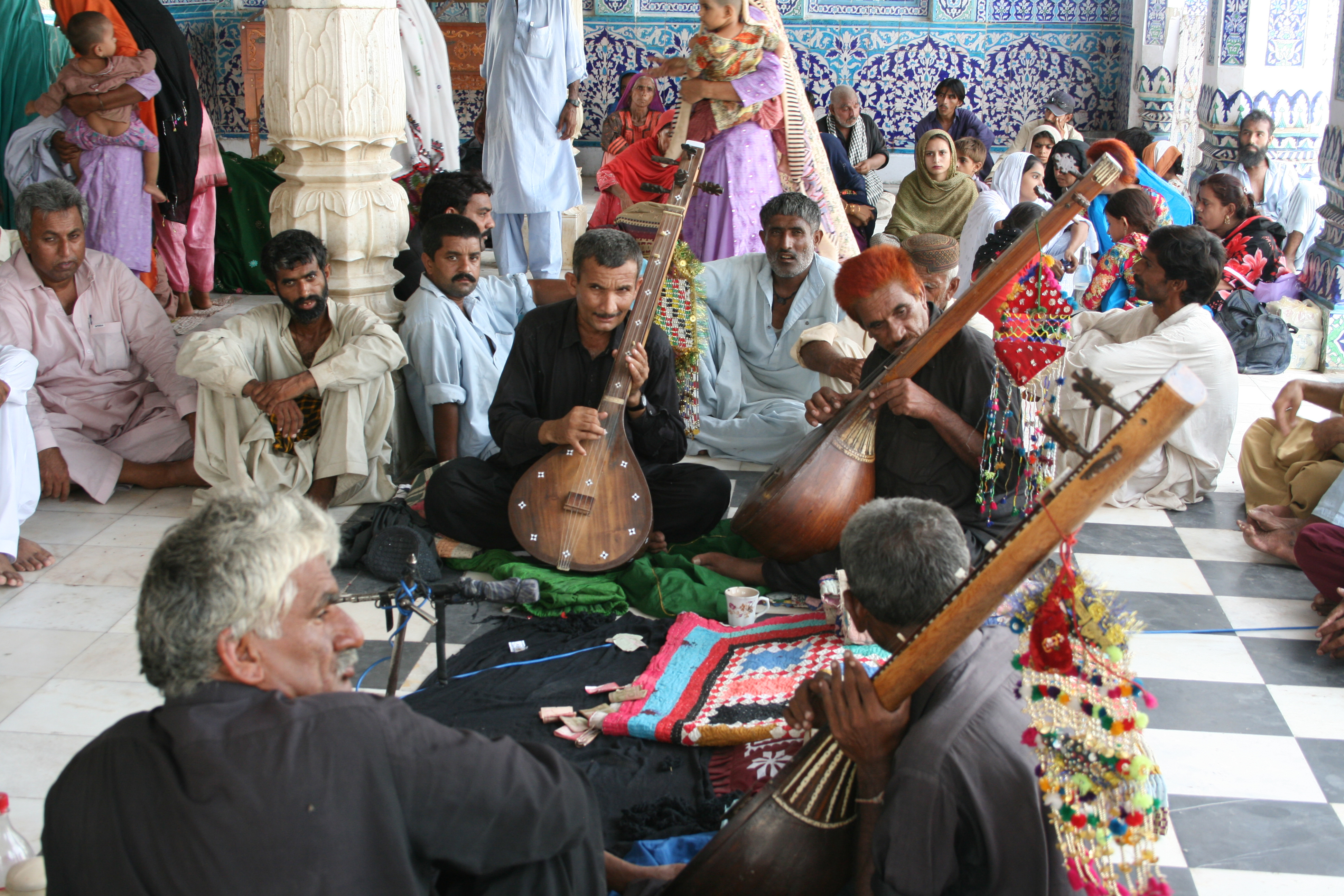 Instrumente în PakistanInstrumente în Pakistan  